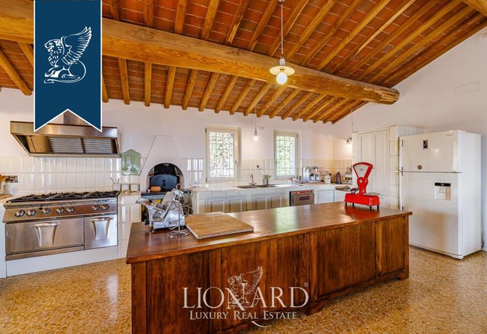 Image No.28-8 Bed Villa for sale