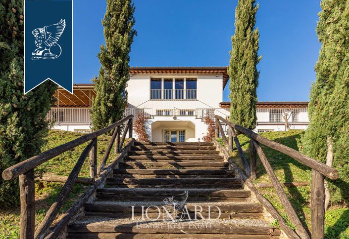 Image No.9-8 Bed Villa for sale