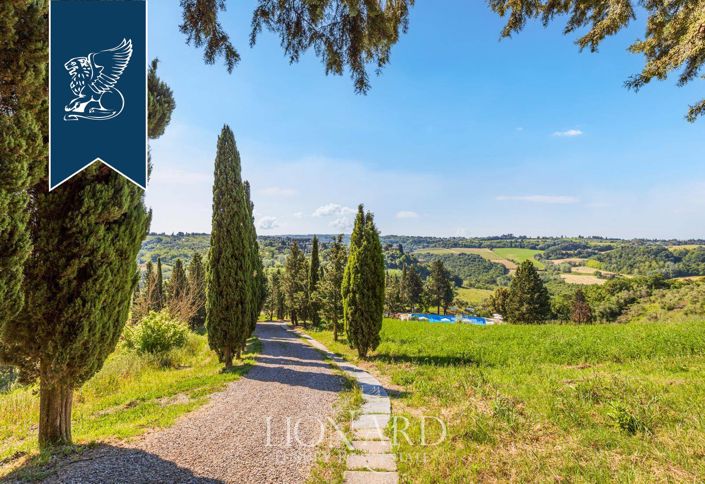 Image No.4-20 Bed Farmhouse for sale