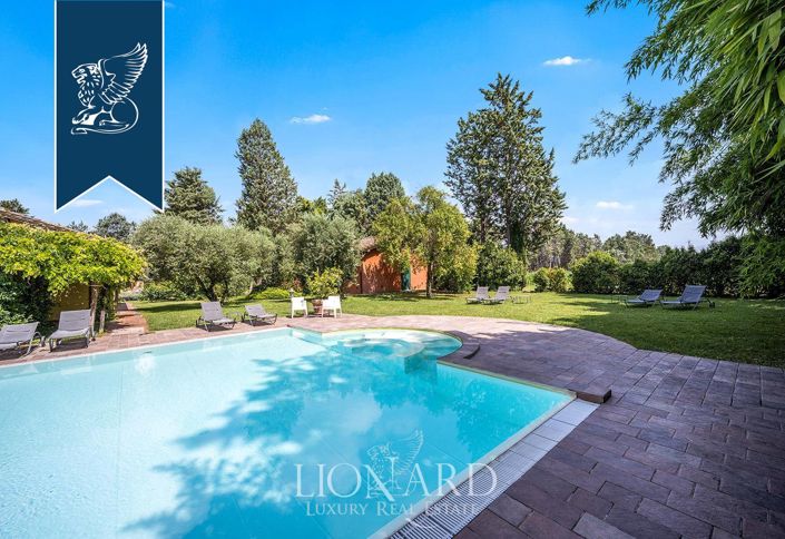 Image No.10-18 Bed Hotel for sale