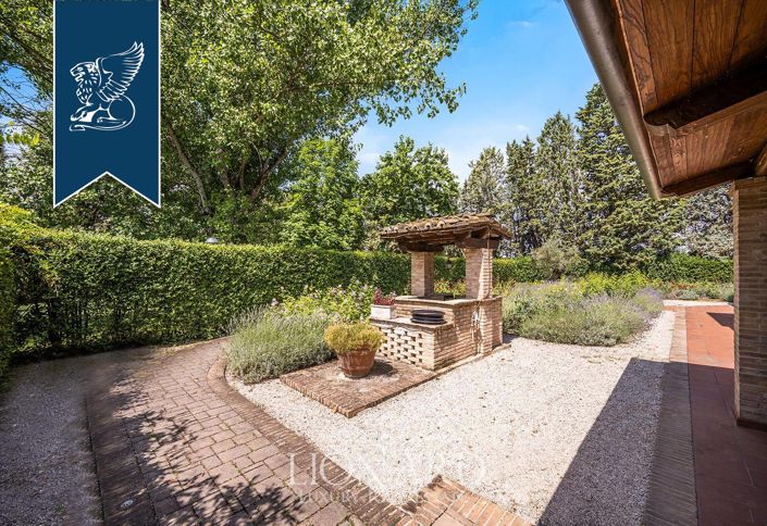 Image No.11-18 Bed Hotel for sale