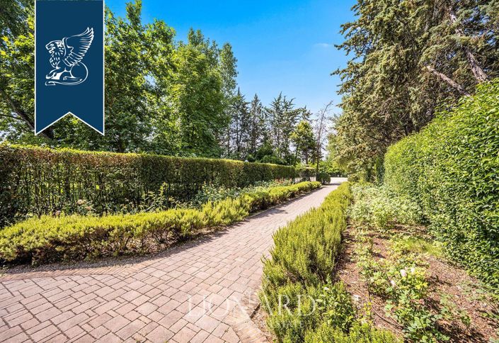 Image No.12-18 Bed Hotel for sale