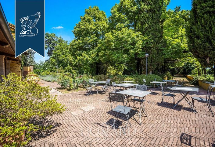 Image No.13-18 Bed Hotel for sale