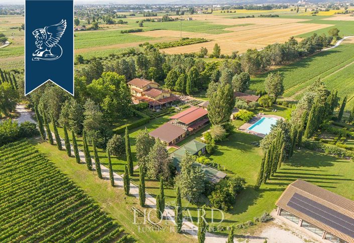 Image No.2-18 Bed Hotel for sale