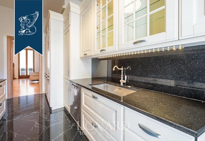 Image No.12-4 Bed Apartment for sale