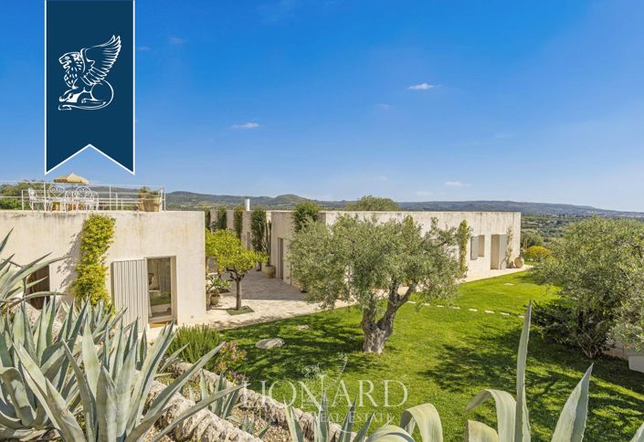 Image No.10-10 Bed Villa for sale