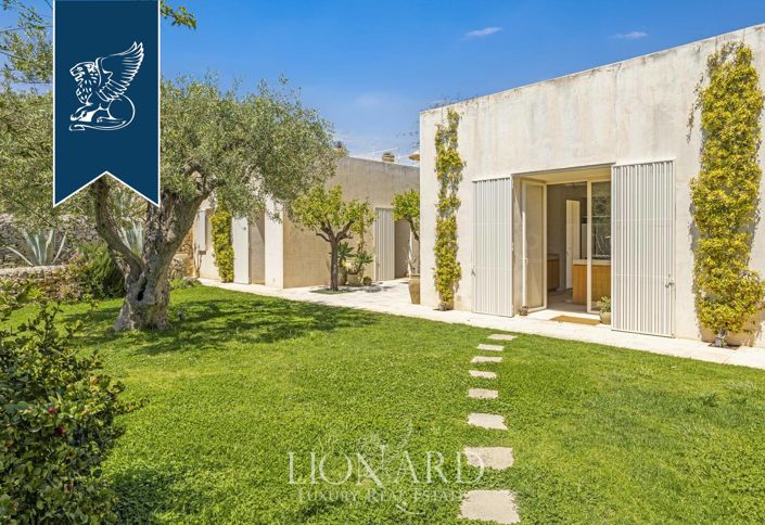 Image No.13-10 Bed Villa for sale