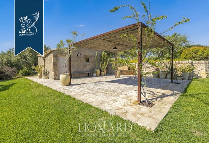 Image No.15-10 Bed Villa for sale