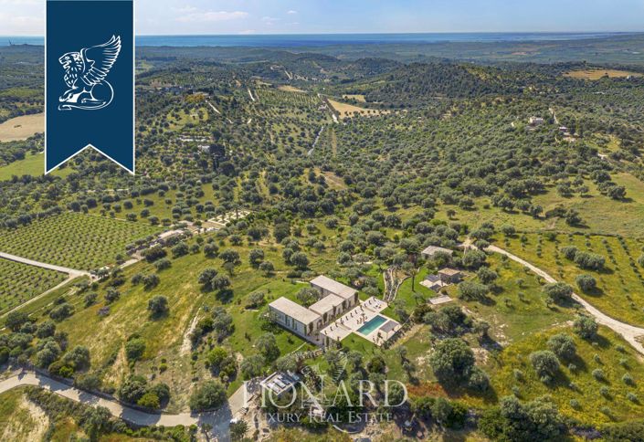 Image No.4-10 Bed Villa for sale