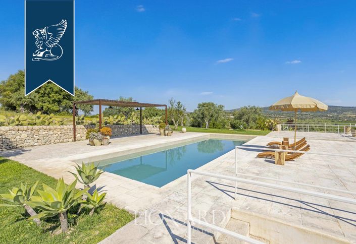 Image No.6-10 Bed Villa for sale