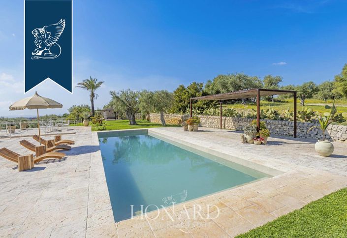 Image No.7-10 Bed Villa for sale