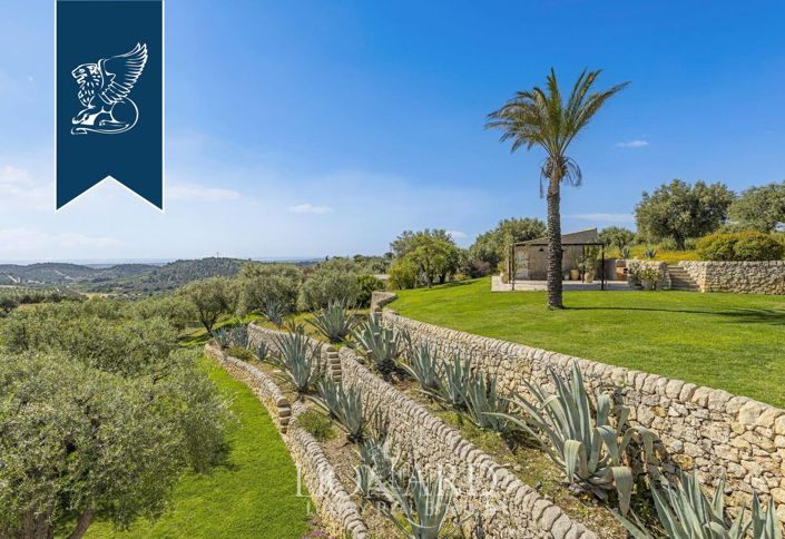 Image No.9-10 Bed Villa for sale