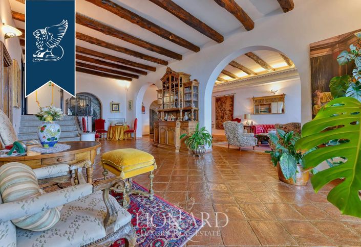 Image No.10-5 Bed Villa for sale