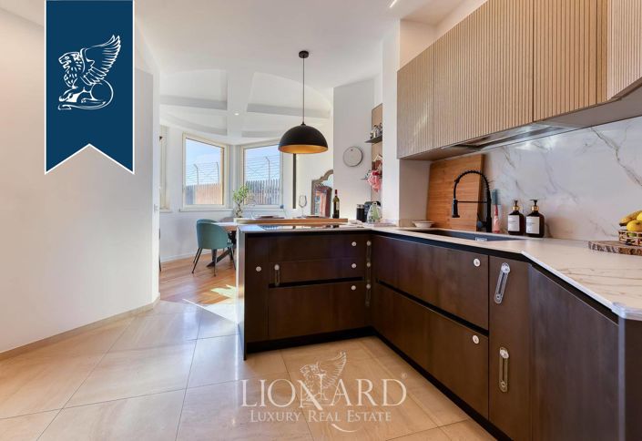 Image No.8-6 Bed Apartment for sale