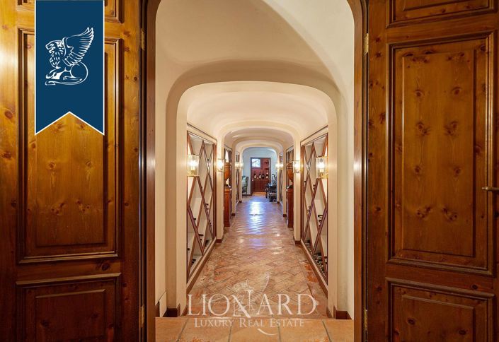 Image No.20-9 Bed Villa for sale