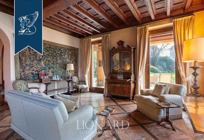 Image No.5-9 Bed Villa for sale