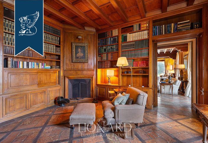 Image No.9-9 Bed Villa for sale