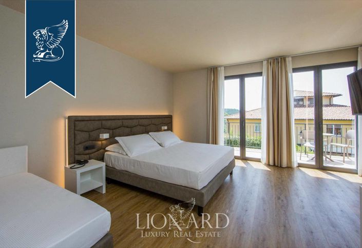 Image No.10-18 Bed Hotel for sale