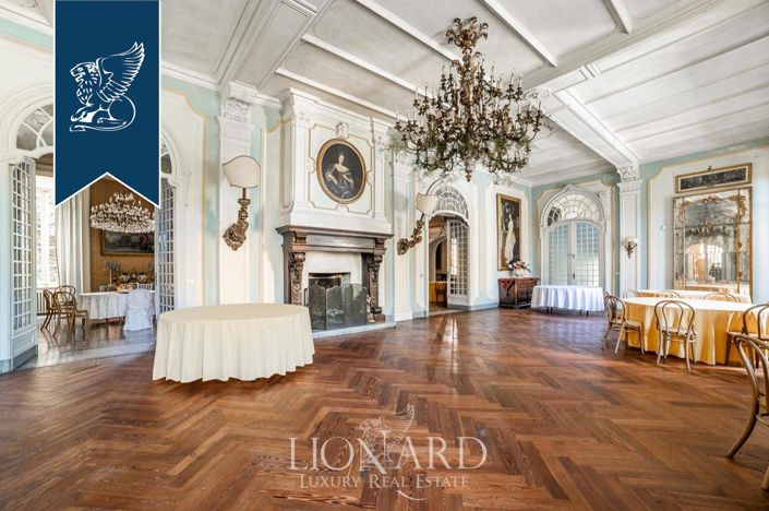 Image No.10-5 Bed Property for sale