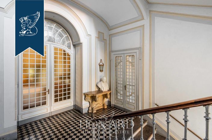 Image No.14-5 Bed Property for sale