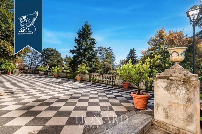 Image No.5-5 Bed Property for sale