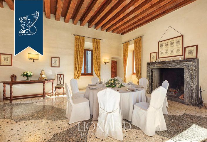 Image No.18-4 Bed Property for sale