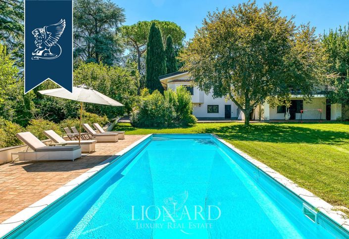 Image No.2-6 Bed Villa for sale