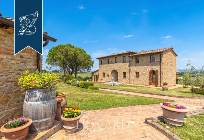 Image No.13-21 Bed Farmhouse for sale