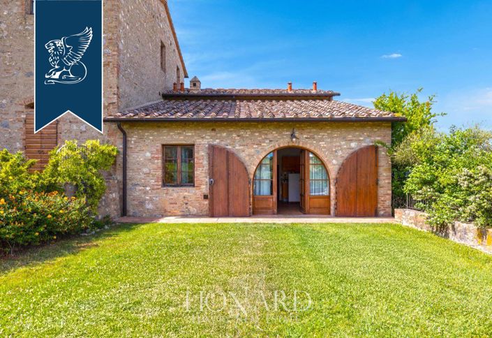 Image No.16-21 Bed Farmhouse for sale