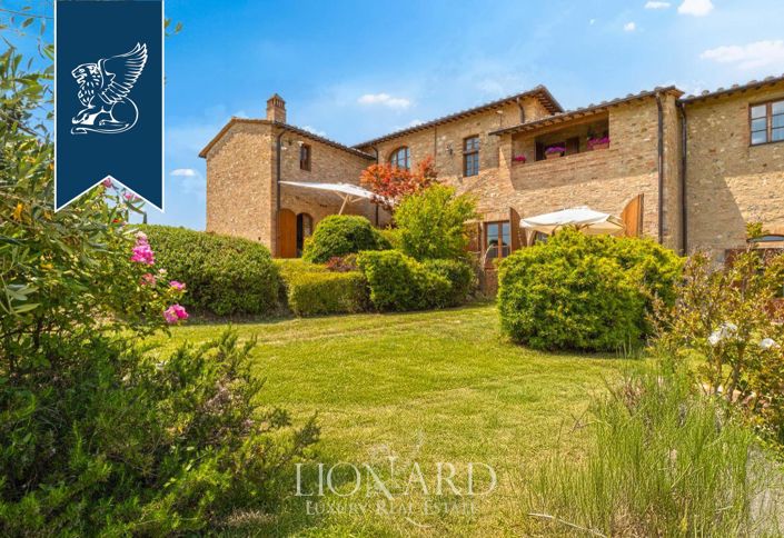 Image No.18-21 Bed Farmhouse for sale