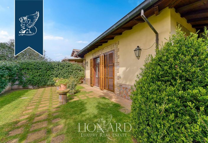 Image No.13-15 Bed Farmhouse for sale