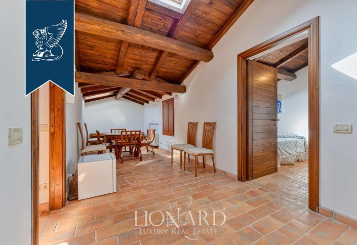 Image No.20-15 Bed Farmhouse for sale