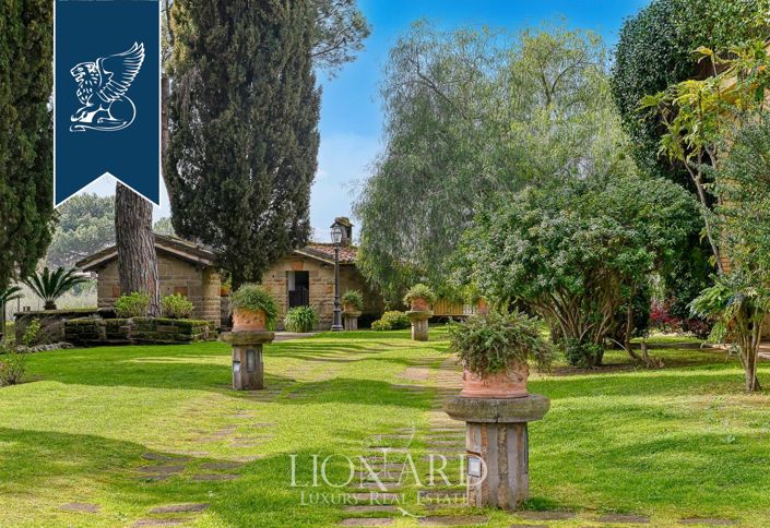 Image No.7-15 Bed Farmhouse for sale