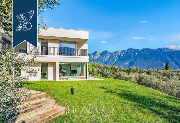 Image No.2-4 Bed Villa for sale