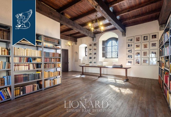 Image No.12-11 Bed Property for sale