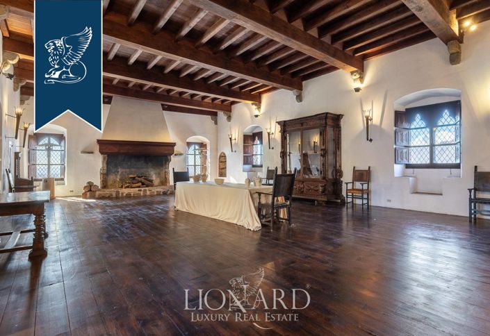 Image No.15-11 Bed Property for sale