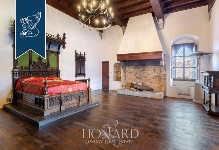 Image No.17-11 Bed Property for sale