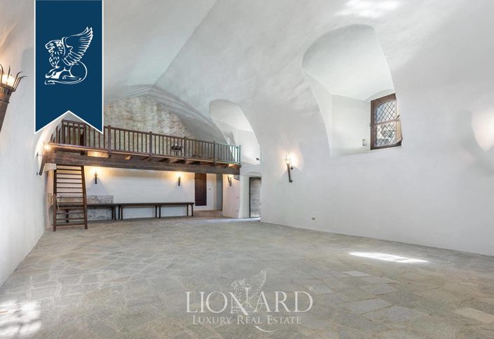 Image No.20-11 Bed Property for sale