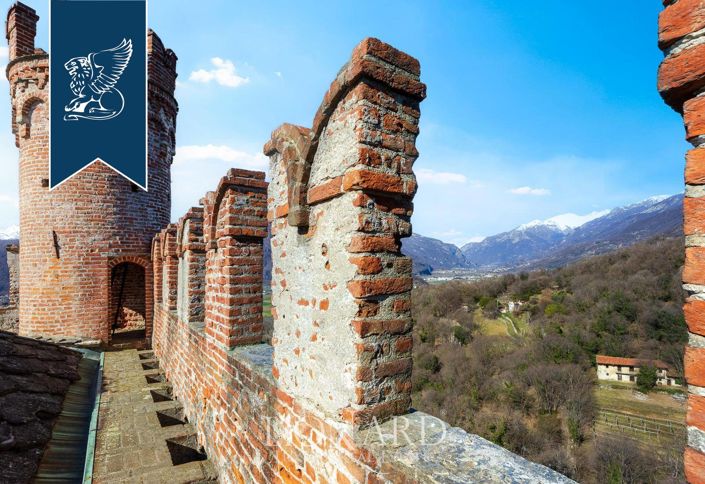 Image No.7-11 Bed Property for sale