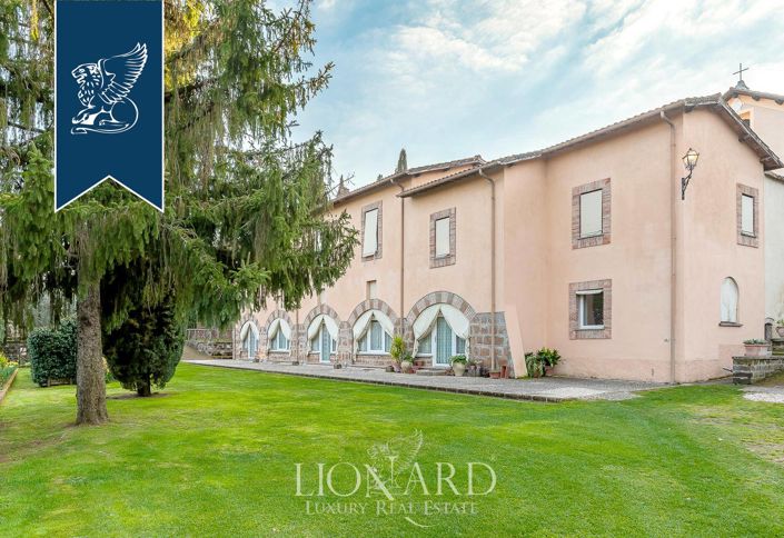 Image No.15-20 Bed Villa for sale