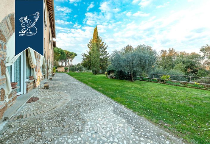 Image No.18-20 Bed Villa for sale