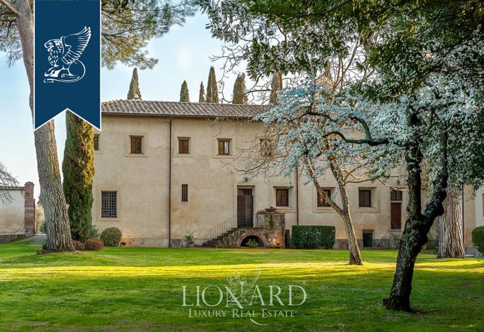 Image No.20-20 Bed Villa for sale