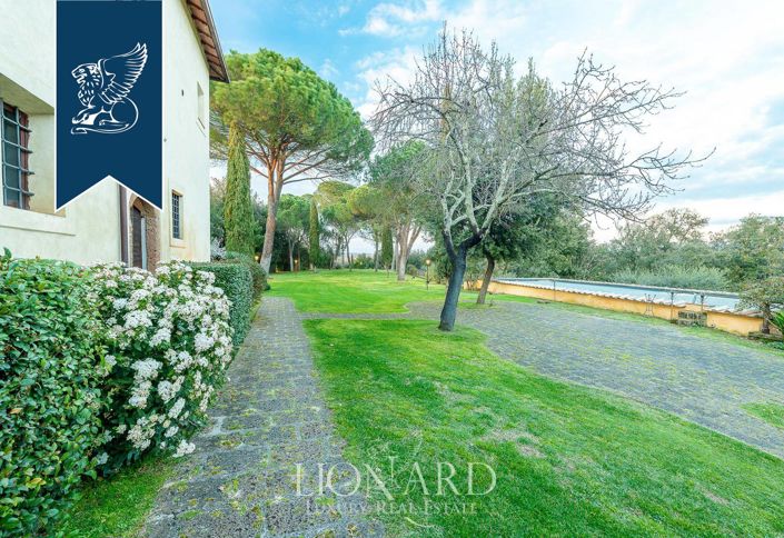 Image No.30-20 Bed Villa for sale