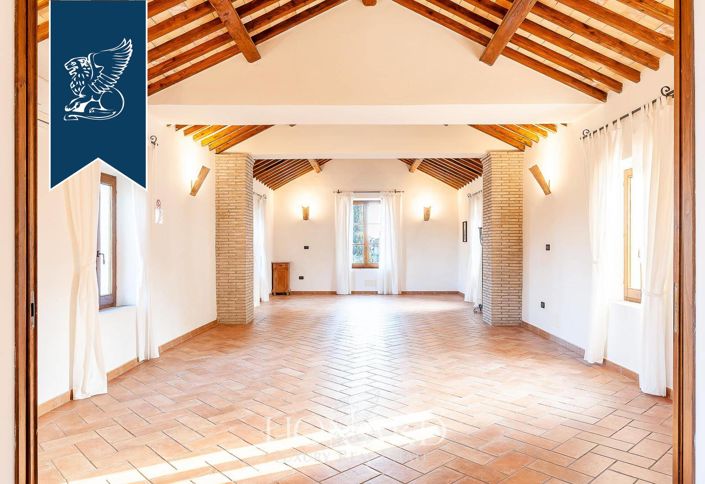 Image No.35-20 Bed Villa for sale