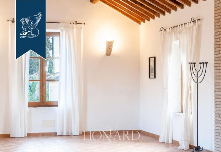 Image No.38-20 Bed Villa for sale