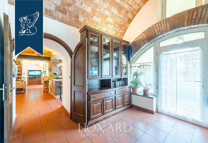 Image No.39-20 Bed Villa for sale