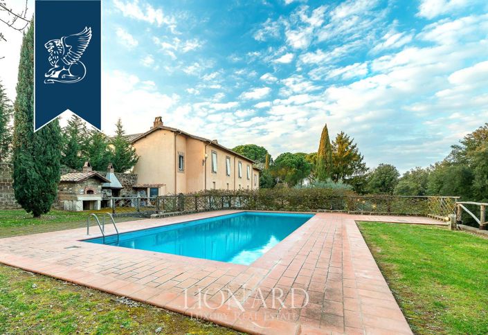 Image No.8-20 Bed Villa for sale