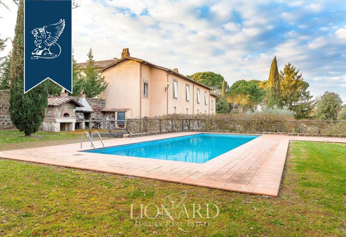 Image No.9-20 Bed Villa for sale