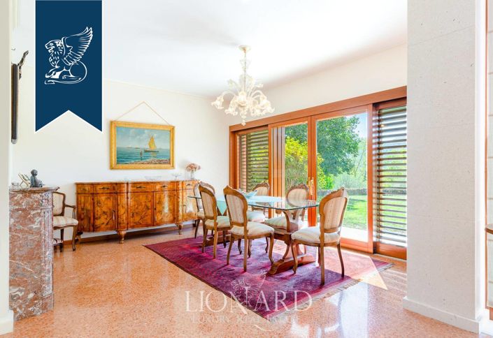 Image No.15-6 Bed Villa for sale
