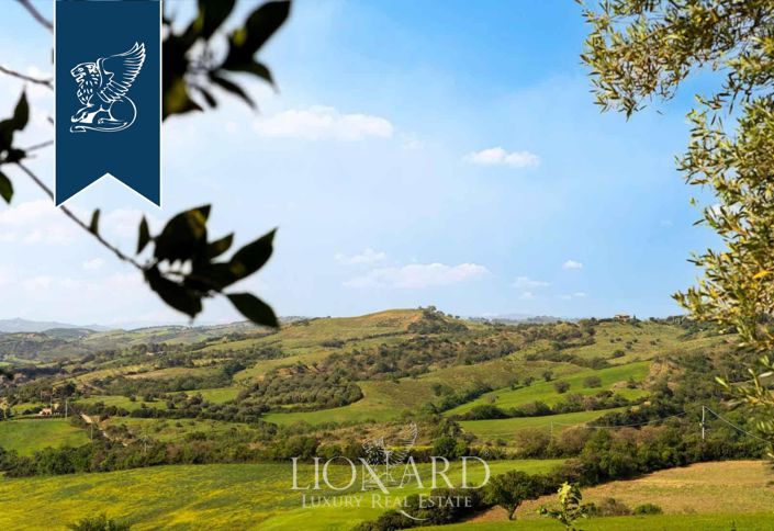 Image No.10-13 Bed Farmhouse for sale